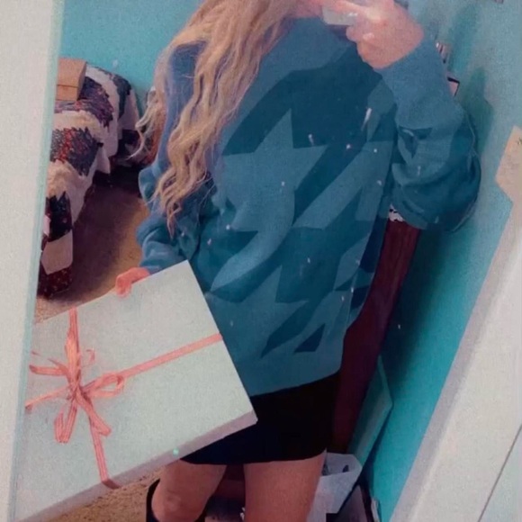 Blue Houndstooth Turtleneck Sweater 💙 - Picture 3 of 5